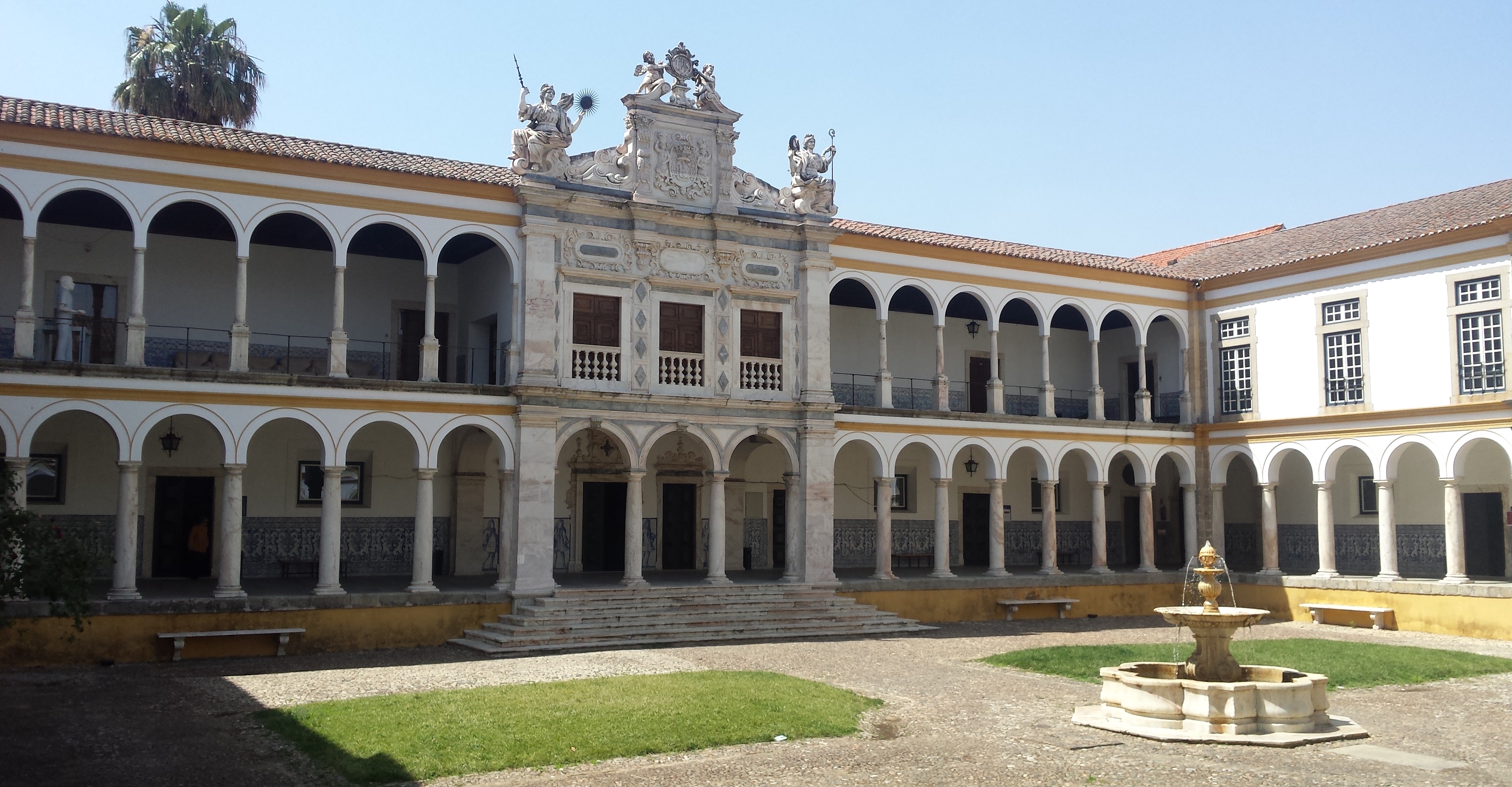 Study in University of Évora with Scholarship