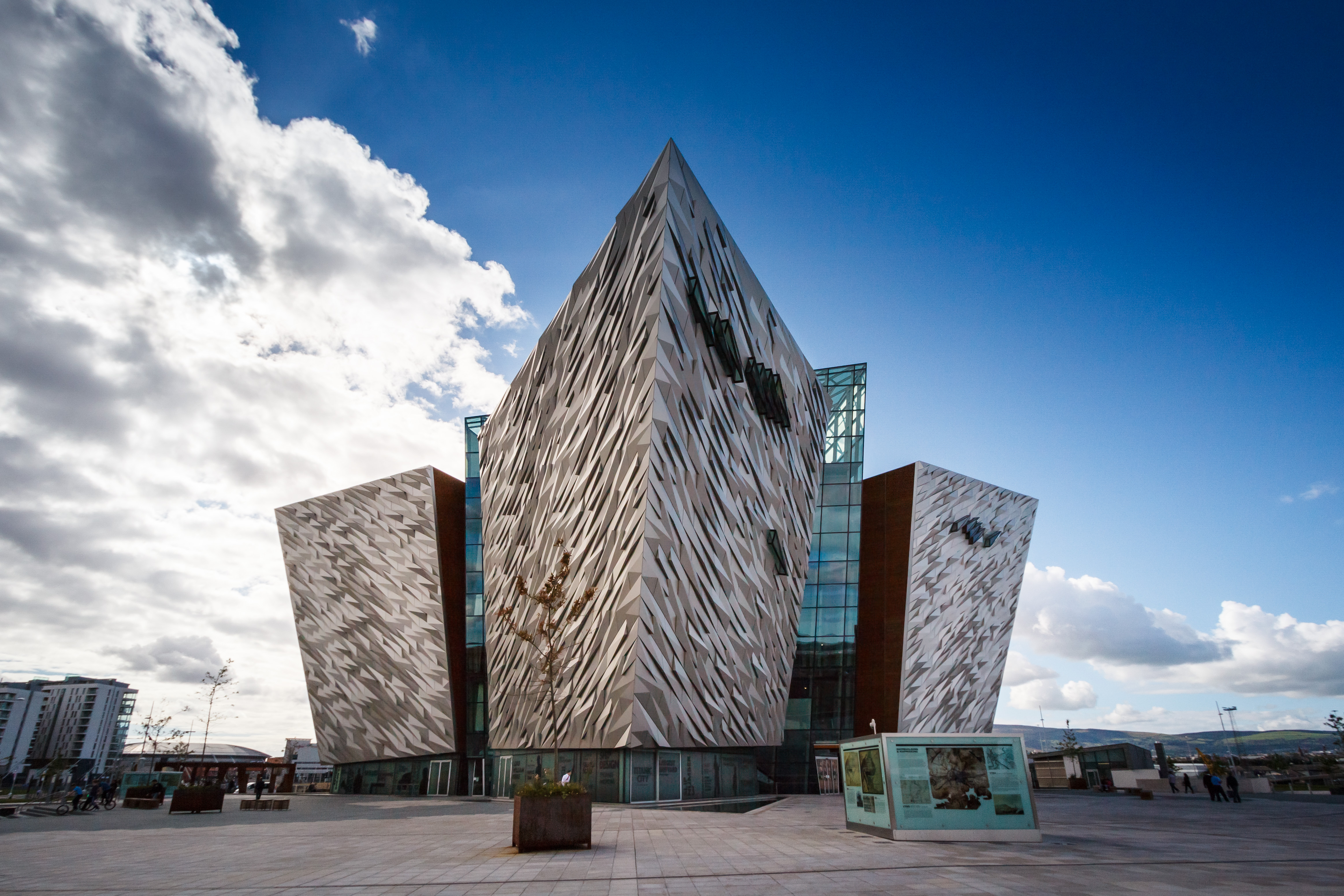 Titanic Belfast: Museum Titanic Paling Memukau di Irlandia Utara